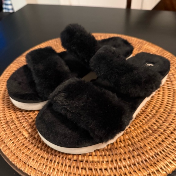 Koolaburra by UGG Black Faux Fur Slide Sandals - Picture 6 of 9